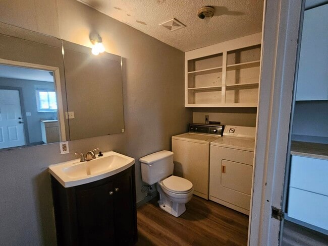 Building Photo - 3052 Clermont Ave