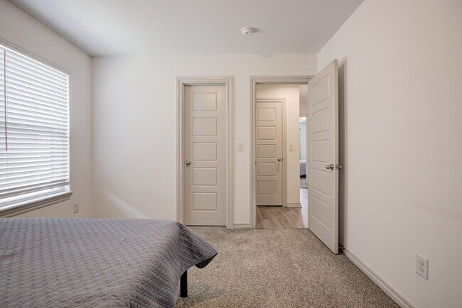 Building Photo - 14701 Travertine Fls Ln