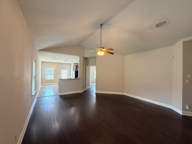 Building Photo - 2492 Bentridge Dr W