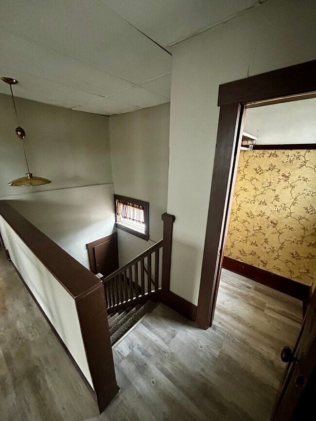 Building Photo - 283 W Main St