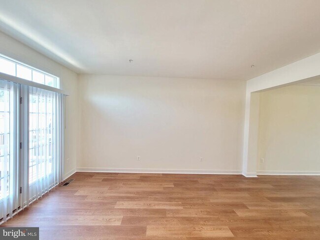 Building Photo - 4066 Finsbury Lane