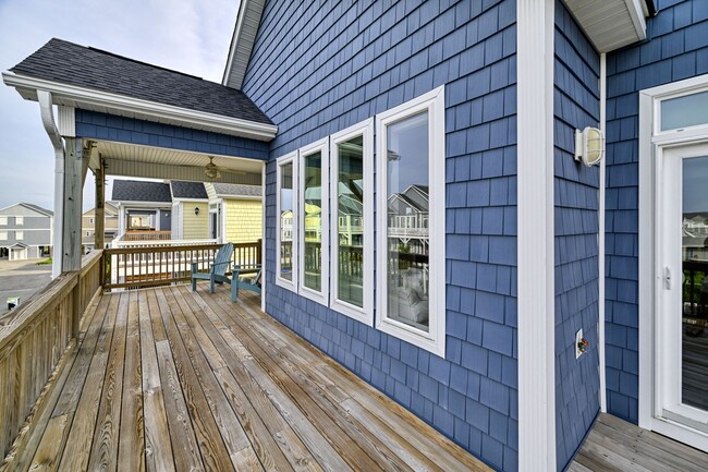 Building Photo - PET FRIENDLY FURNISHED OFF-SEASON RENTAL A...