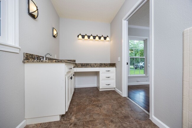 Building Photo - Renovated 4 Bedroom, 3 Bath home in Live Oak