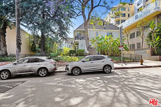 Building Photo - 1443 Hayworth Ave