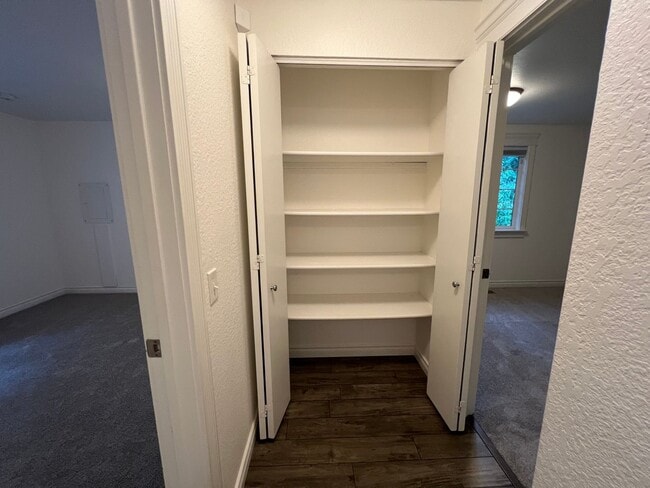 Building Photo - 3 Bed, 2 Bath with Garage in Sudden Valley