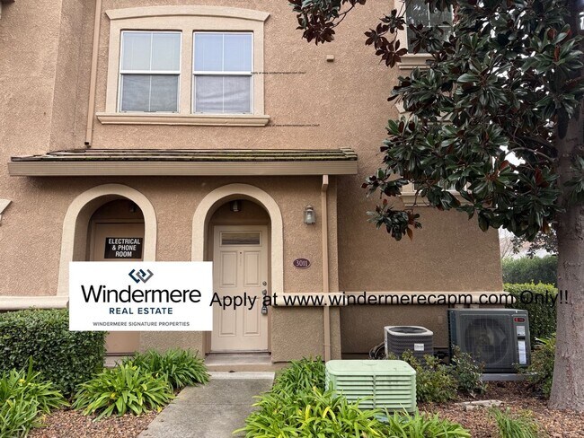 Building Photo - Absolute MUST See Condo In Immaculate Condition With Open Flowing Floor Plan!