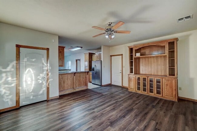 Building Photo - 608 Shady Oak