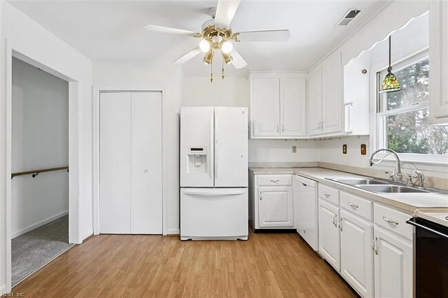 Building Photo - Beautifully Renovated 3BR/2BA Home in Smithfield, VA - Move in Ready!