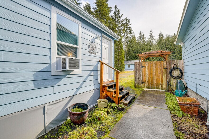 Building Photo - 2591 W Jakes Rd