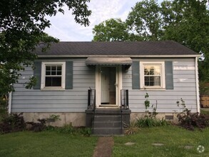 Building Photo - Cute Cottage in Convenient Location off Th...