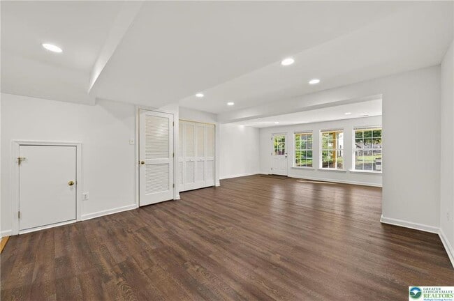 Building Photo - 4596 Jasmine Dr