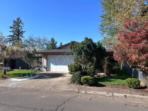 Building Photo - FREE RENT! Charming 3-Bed Oasis with 2 Full Baths in Gresham – Perfectly Cozy at 1088 Sq Ft!