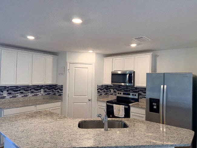 Building Photo - Beautiful 3 Bedroom, 2 Bathroom, 2 Car Garage home for rent in Royal Highlands on .46 acres!