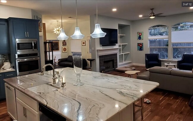 Building Photo - 5922 Hart Fld