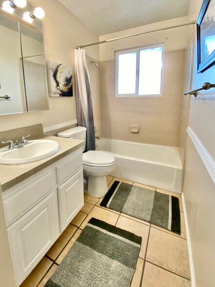 Building Photo - 11440 Sandy Creek Dr