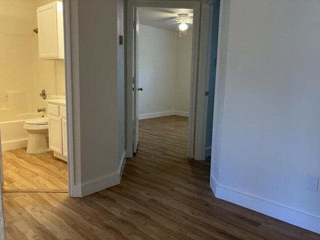 Building Photo - 1208 Village Garden Dr