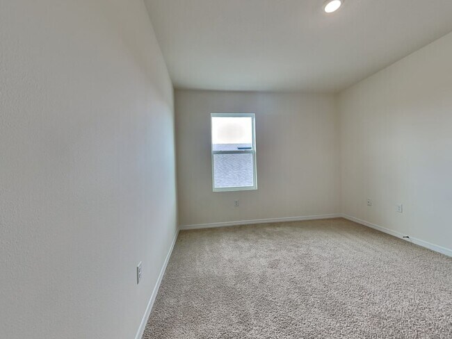 Building Photo - 5246 Mahogany Dr