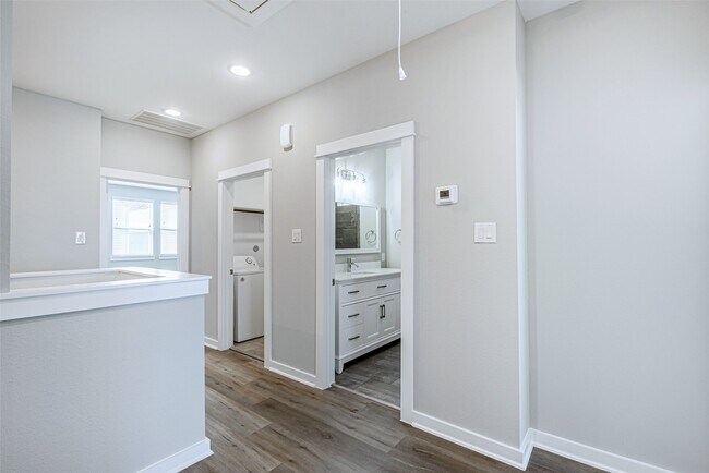Building Photo - 8423 Berry Brush Ln