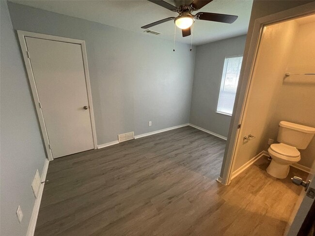 Building Photo - 3 BR/2.5BA | Renovated Single Family Home | 1-Car Garage Parking | Fenced backyard