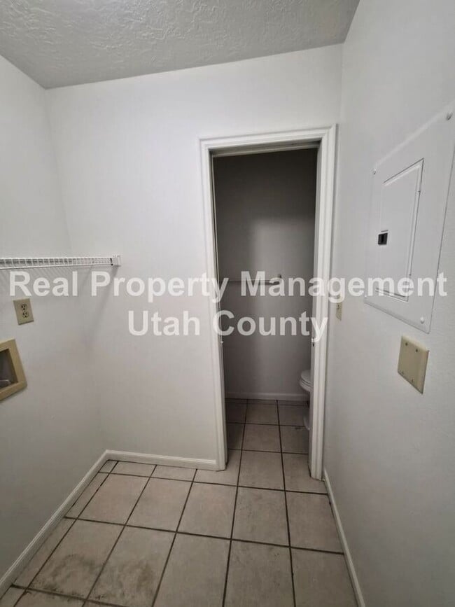 Building Photo - 747 Hanover Dr