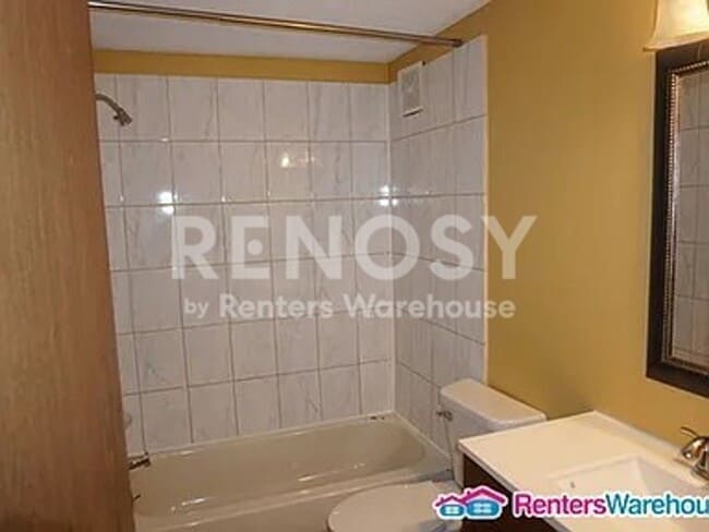 Building Photo - Comfort, Character, and Convenience in the Heart of South Minneapolis