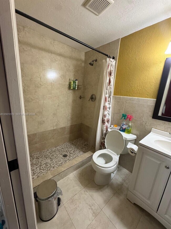 Building Photo - 5501 SW 89th Ave