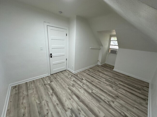Building Photo - 828 E 100 S