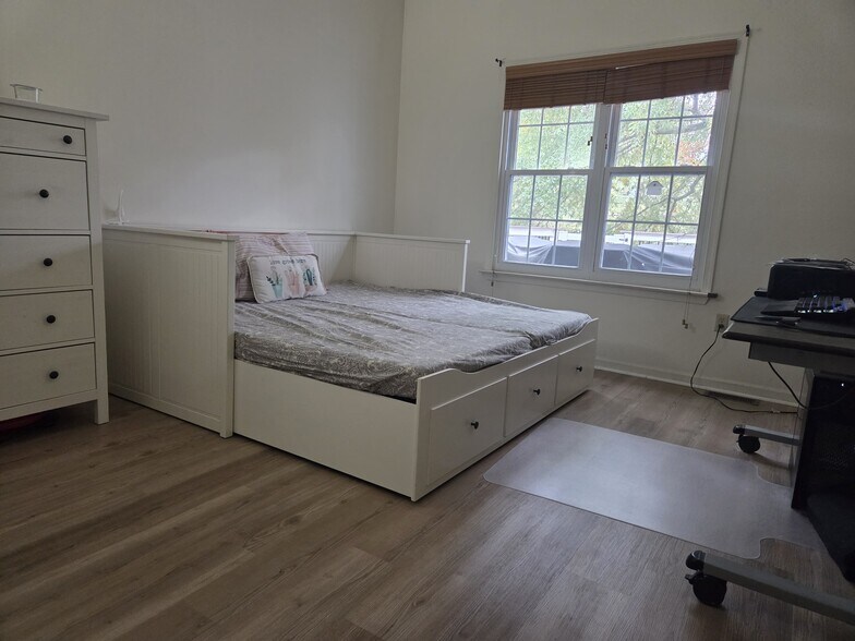 Building Photo - 34 Degas Cir