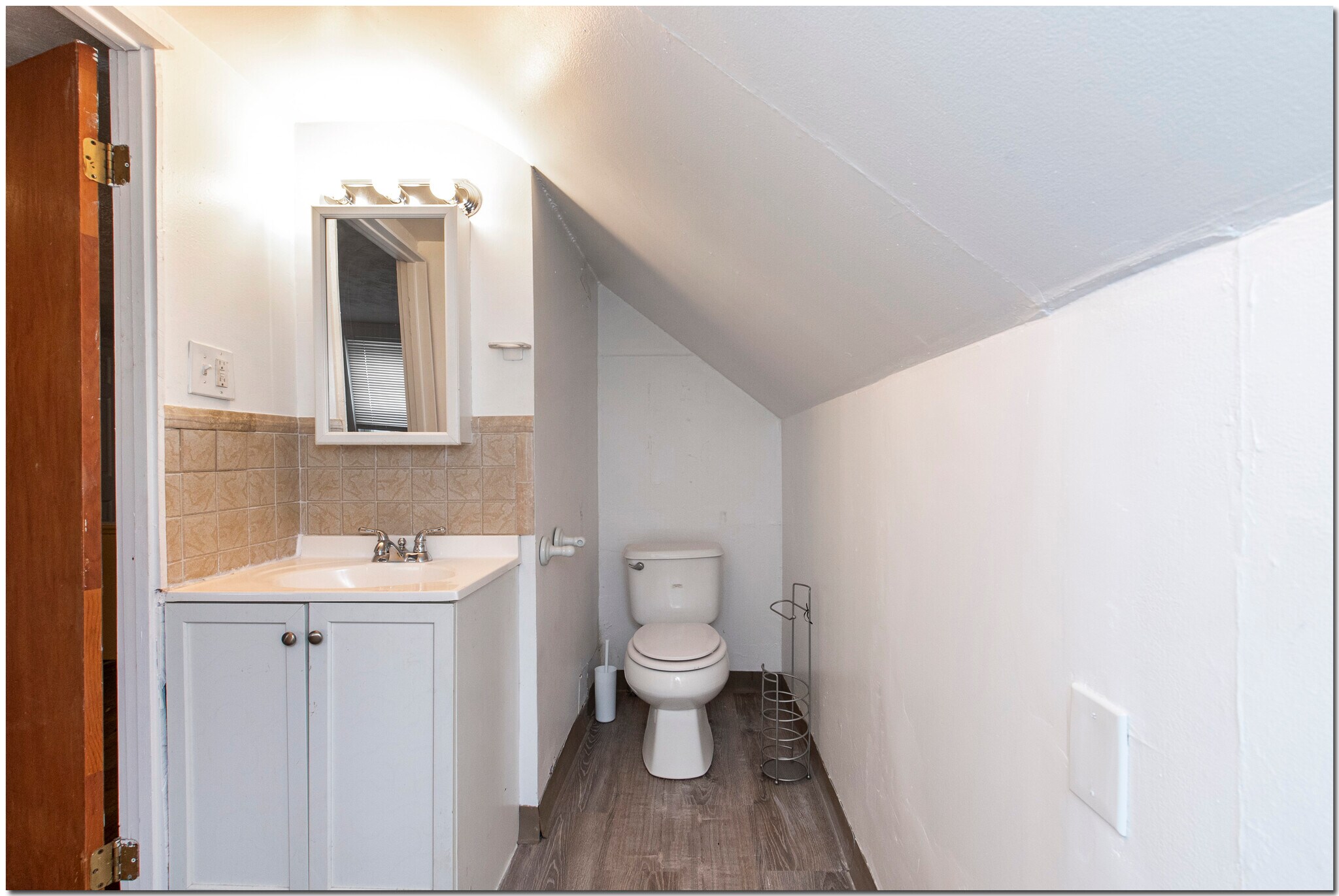 3rd floor bathroom - 3377 Sutton Rd