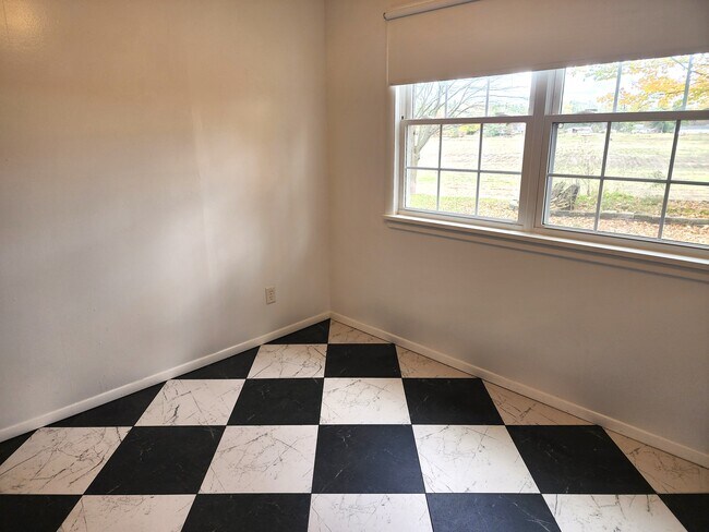 Building Photo - 3886 N West River Rd