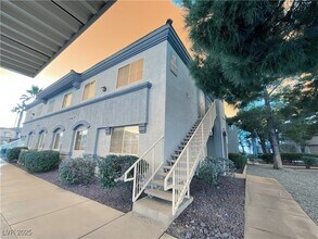 Building Photo - 3400 Cabana Dr