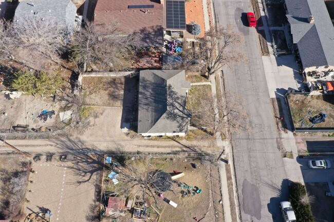 Building Photo - CS-700 N Duplex