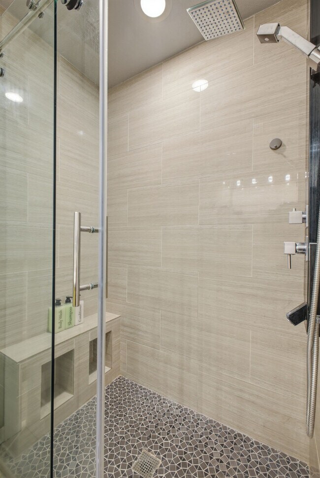 Building Photo - 2915 Quail Oak St