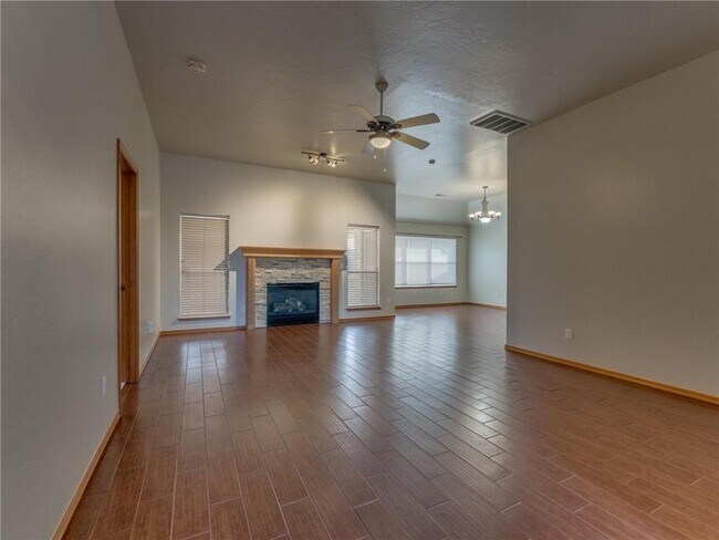 Building Photo - 1004 SW 127th Pl