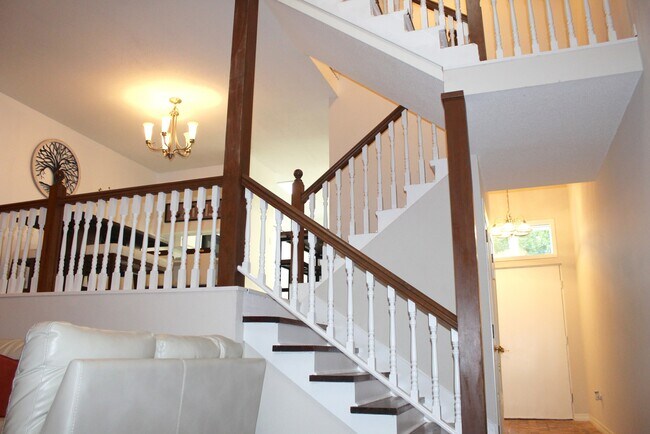Building Photo - 6441 Cedar Bend Ct