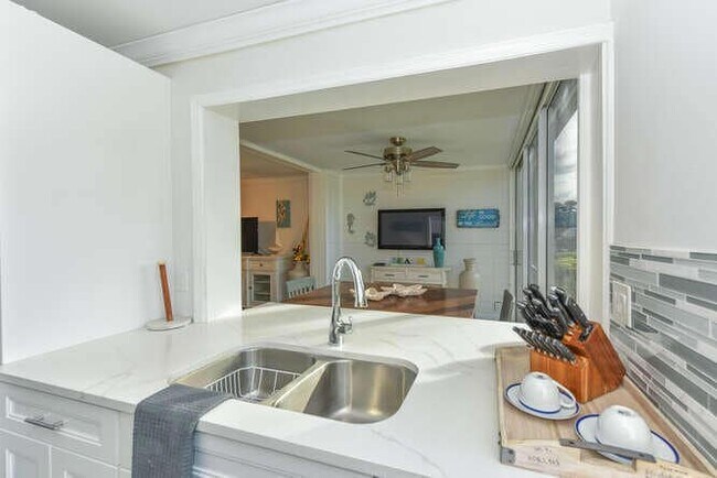 Building Photo - 353 S US Hwy 1