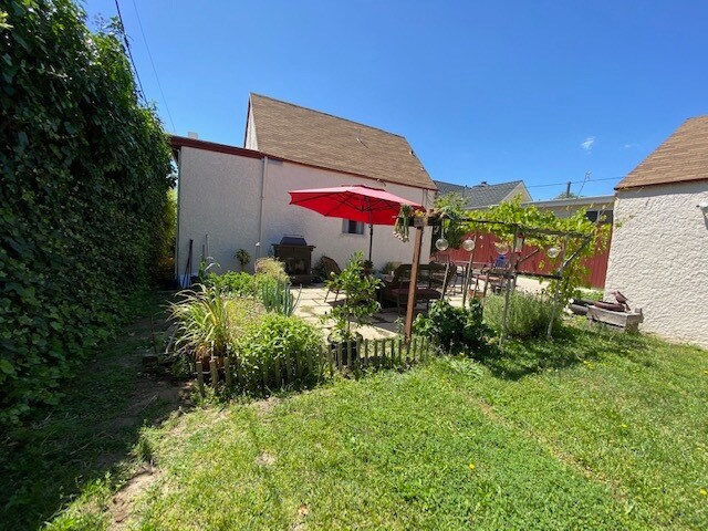 Private back yard - 1344 S Curson Ave