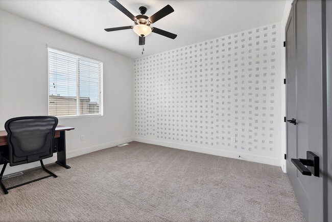 Building Photo - Lovely, Modern Townhome in Scenic Ivins