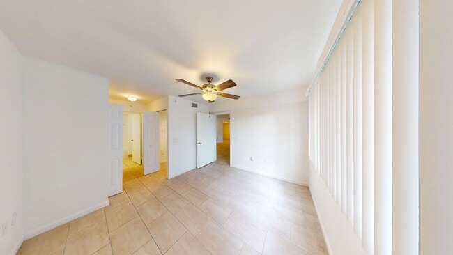 Building Photo - 2BD/2BA Dual Masters Condo w/ Lake Views!   *1st Floor & Gated Community*