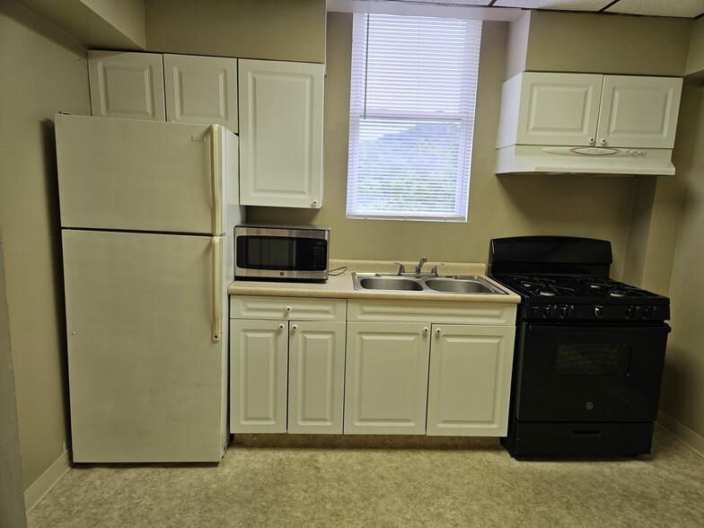 Kitchen - 993 National Rd