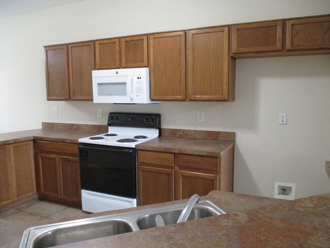 Building Photo - $1995 / 3br – 1648 ft2 - 3/2/2 w/Office ready to move in Brookville Estates (Forney)