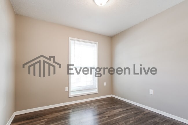 Building Photo - 5267 Broken Oak Dr