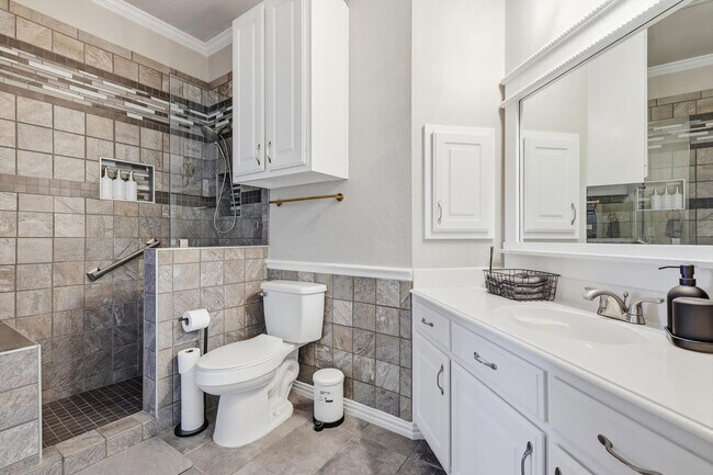 Building Photo - 4843 Golfside Dr