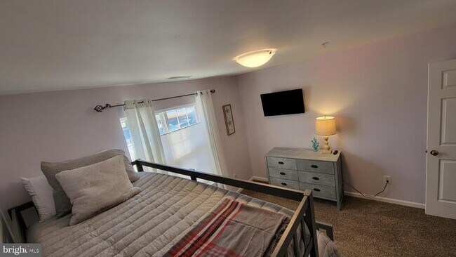 Building Photo - 3300 Sanibel Cir