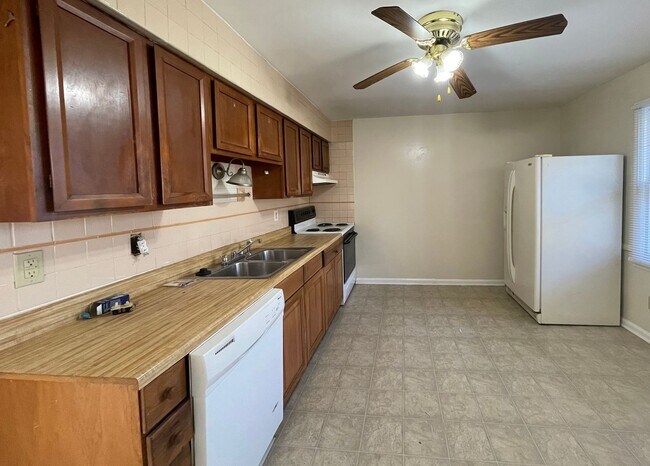 Building Photo - Nice 3 BR House in South Lexington! W/D Hookups, Off-Street Parking, Pets Ok!