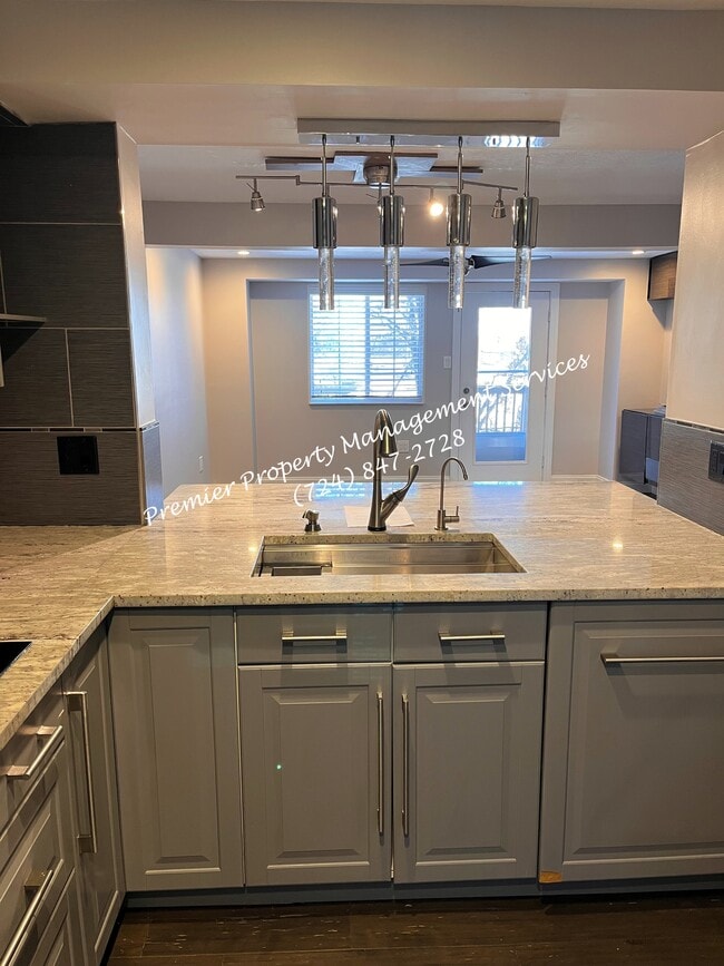 Building Photo - 208 Bonnie Brae Dr