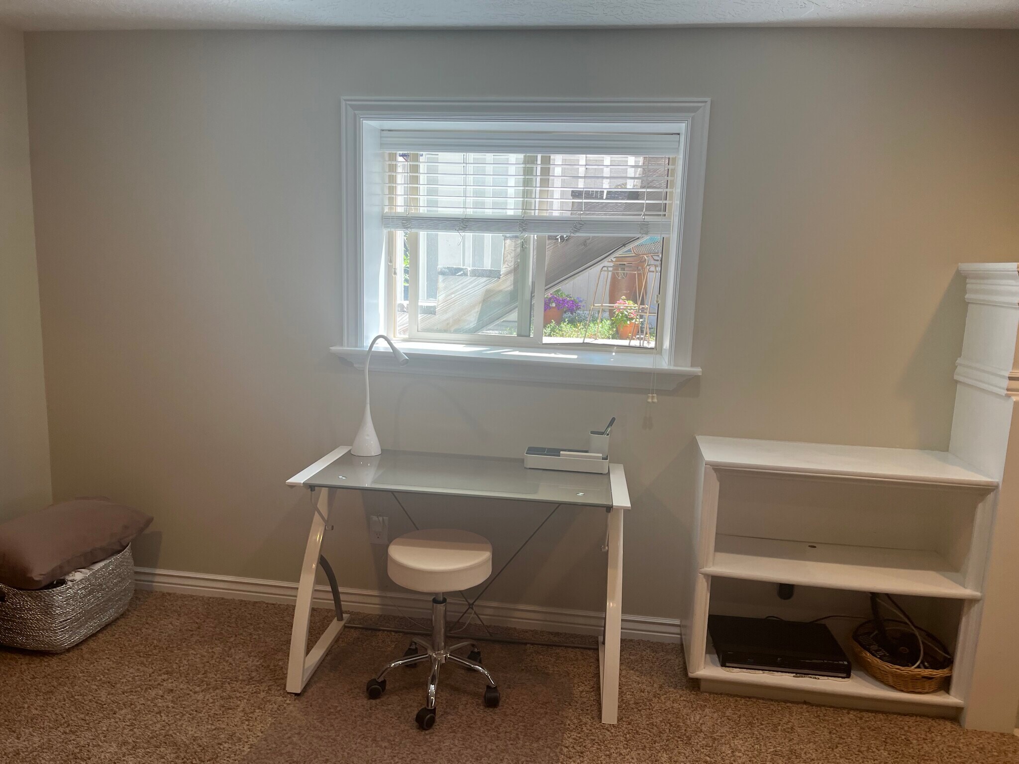 Desk - 486 E Aspen Meadows Ct