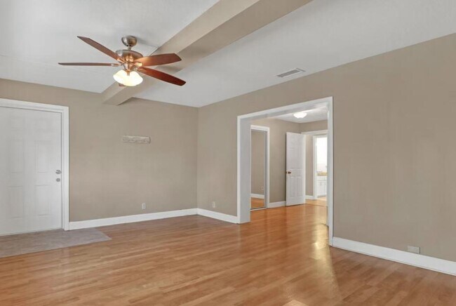 Building Photo - 1560 Salmon St