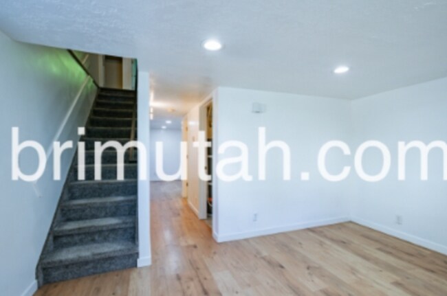 Building Photo - 2590 S 800 E