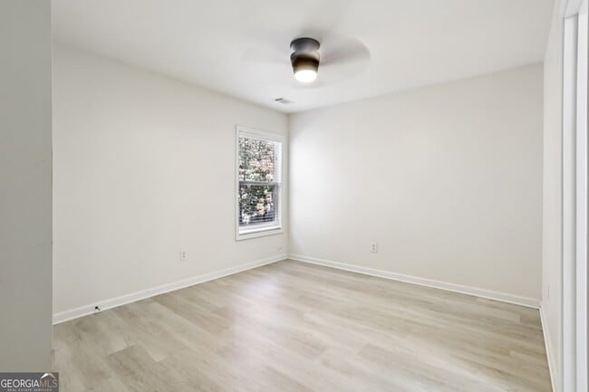 Building Photo - 5940 Bentley Way